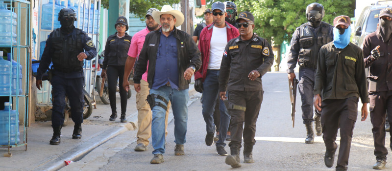 Santiago Riverón le responde a Faride y se lanza a las calles en busca de haitianos