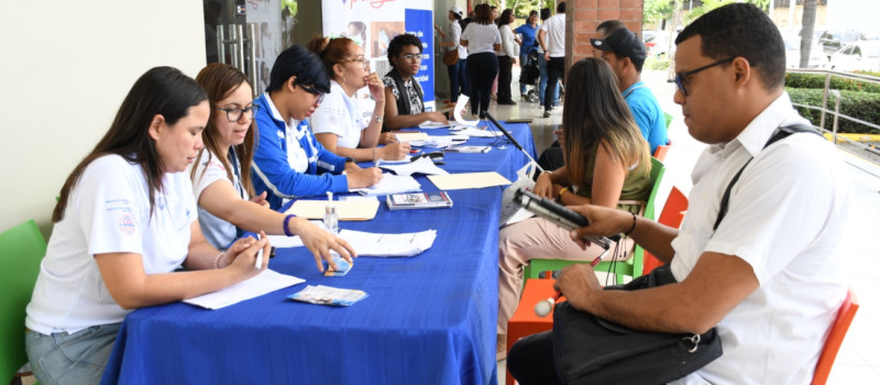 Conseguir empleos es una odisea para jóvenes