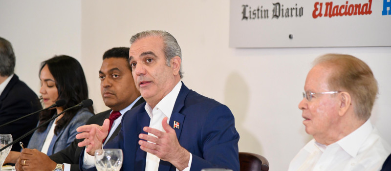 Abinader pondera campaña de Listín por retiro de las chatarras en instituciones públicas