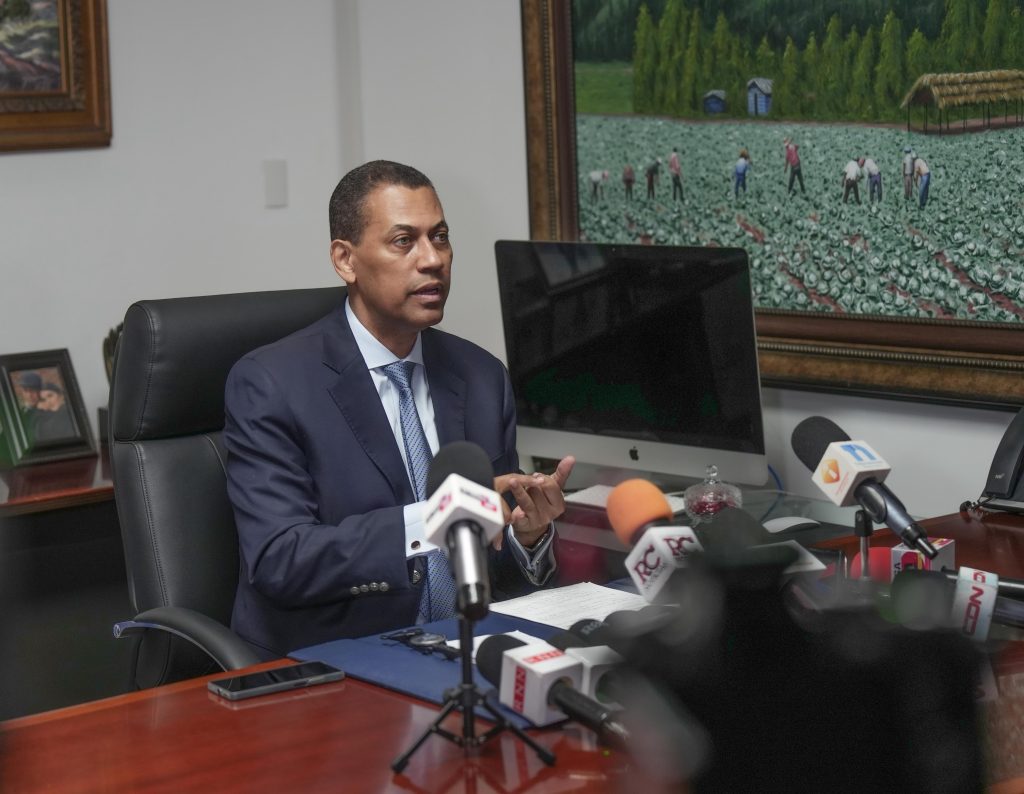 WhatsApp-Image-2025-09-28-at-2.21.24-PM-1024x794 Inicia campaña certeza de las informaciones en RR. SS