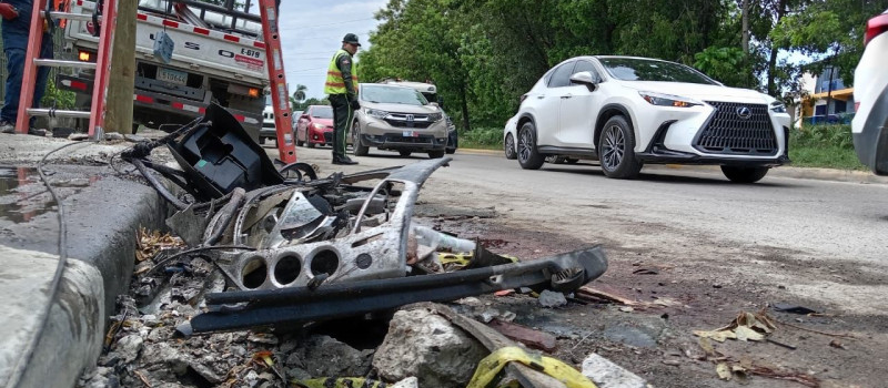 Cuatro jóvenes mueren en accidente; otros cuatro están heridos