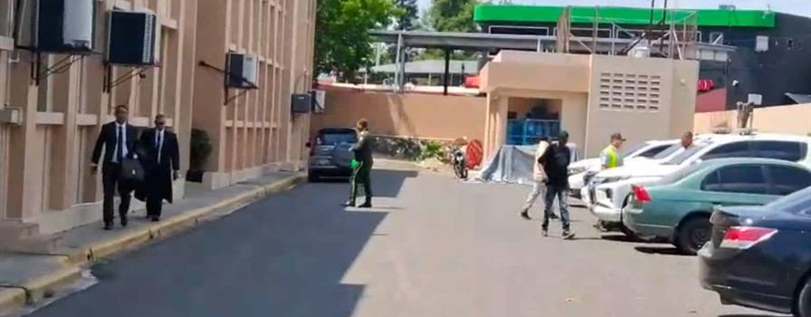 Imponen coerción a tres hombres por agresión a un agente de la Digesett