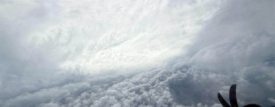 Fuertes turbulencias obligan a avión cazahuracanes a retirarse de ojo del huracán Melissa
