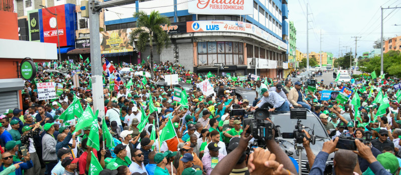 Marchan junto a la Fuerza del Pueblo por reclamos sociales