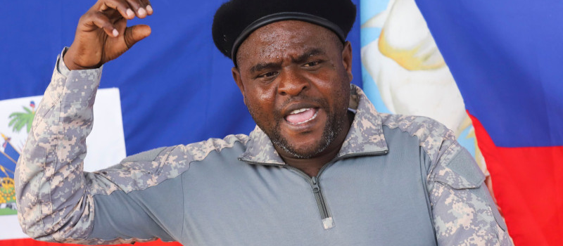 Presentan operación en el barrio del jefe pandillero haitiano Barbecue