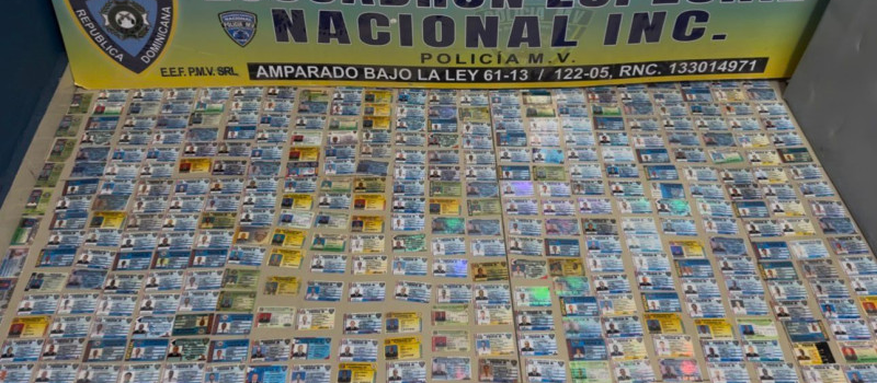 Apresan hombre con 538 carné de instituciones policiales y militares