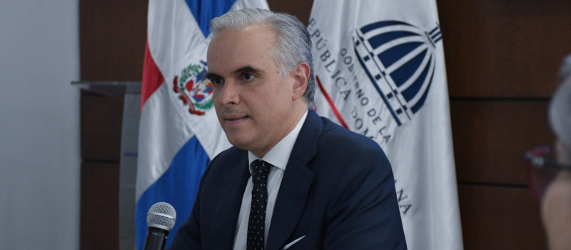 Ajustarán salario mínimo de empleados administrativos de escuelas